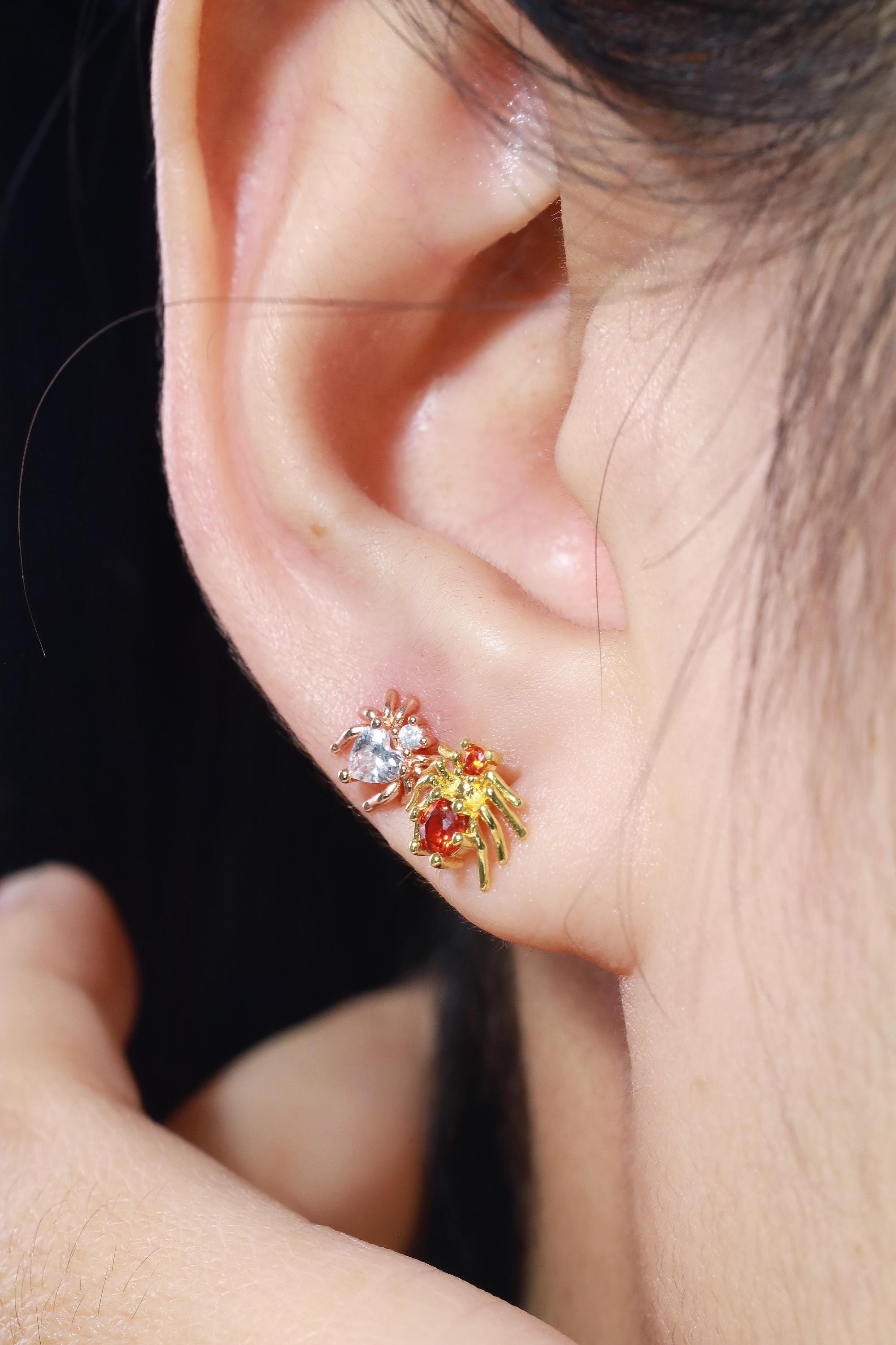 Diamond Spider Stud Earrings, Gothic Halloween Spider Stud Earrings, Spider shape Earnings, Realistic Insect Earrings, Halloween Earrings